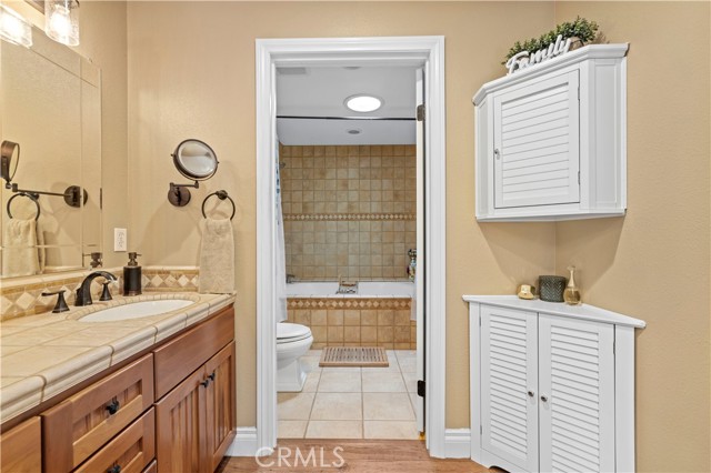 26927 Cuatro Milpas Street, Valencia CA: https://media.crmls.org/medias/f7e9f34f-be41-42d0-9917-ba4e0050de34.jpg