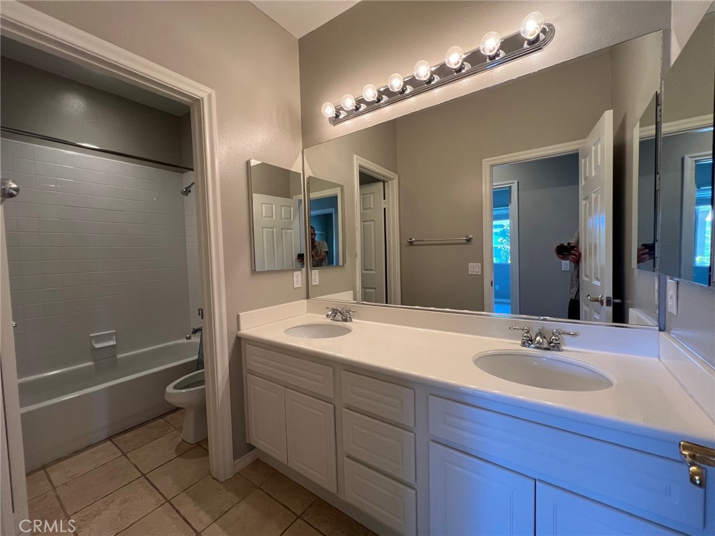 MLS #OC25273280 image #35