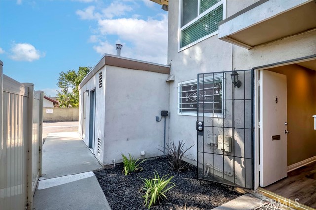 13548 VILLAGE DR #3/4, Cerritos CA: https://media.crmls.org/medias/f7eb1623-0e3a-46b2-ab8c-2d1a3eb02778.jpg