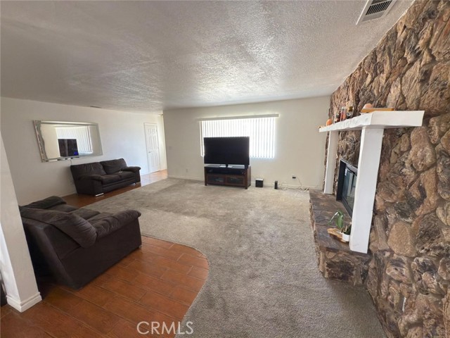 Detail Gallery Image 3 of 19 For 12960 El Rio Road, Victorville,  CA 92392 - 3 Beds | 2 Baths