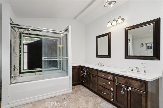 8040 Troost Avenue, North Hollywood CA: https://media.crmls.org/medias/f7eb6cdc-7e59-4974-8174-911df5827c26.jpg