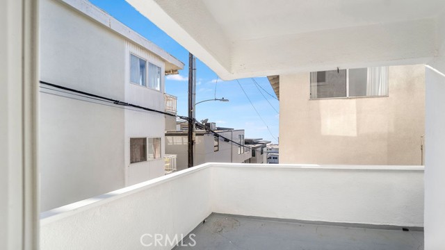 Detail Gallery Image 7 of 29 For 218 15th Street #C,  Manhattan Beach,  CA 90266 - 3 Beds | 2/1 Baths