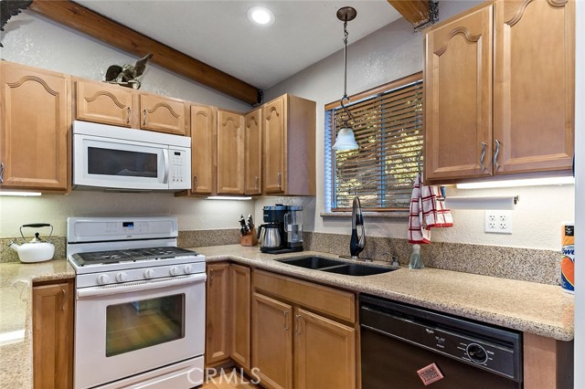 Detail Gallery Image 19 of 49 For 31020 All View Dr, Running Springs,  CA 92382 - 3 Beds | 2 Baths