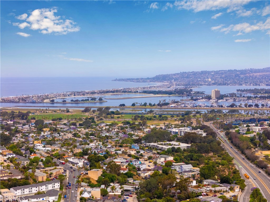 https://media.crmls.org/medias/f7ec1bb9-e93c-4da3-917b-25d53b74b89a.jpg?preset=X-Large