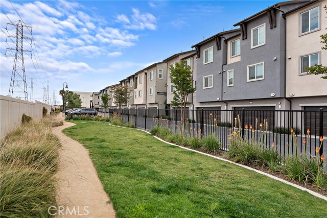 8103 Cooper Lane, Gardena CA: https://media.crmls.org/medias/f7ec3213-54e3-4537-94e8-fd998d245bc5.jpg