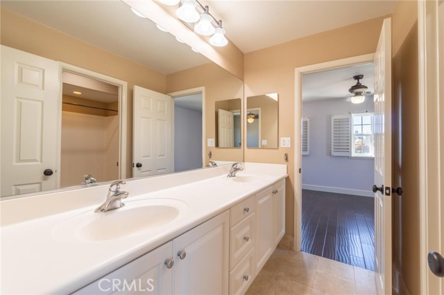 Jack & Jill bathroom 2 upstairs
