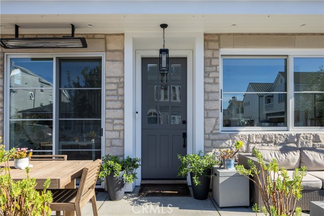 Detail Gallery Image 5 of 65 For 400 40th Street, Newport Beach,  CA 92663 - 7 Beds | 6/2 Baths