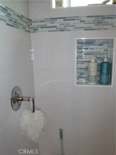 Detail Gallery Image 11 of 15 For 1133 7th Place, Hermosa Beach,  CA 90254 - 3 Beds | 2/1 Baths