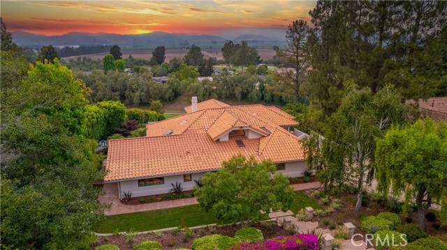 1525 Ramona Drive, Camarillo CA: https://media.crmls.org/medias/f7ef836a-a5c0-4efd-bfbf-ac6503589a73.jpg