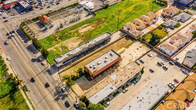 Detail Gallery Image 3 of 6 For 8826 Artesia, Bellflower,  CA 90706 - – Beds | – Baths