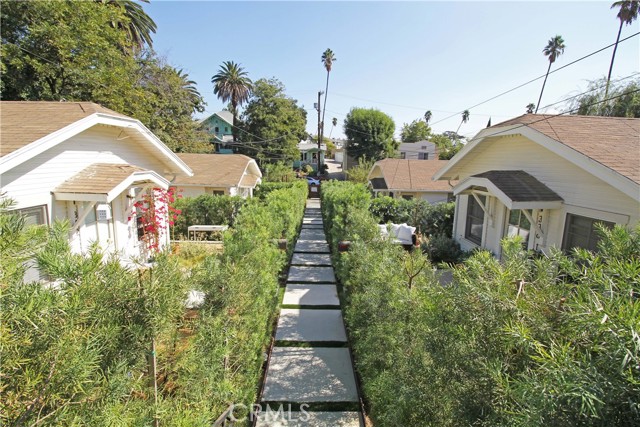 342 N Avenue 57, Highland Park CA: https://media.crmls.org/medias/f7f0cc39-1e2f-4fba-a8e9-700da484eb77.jpg