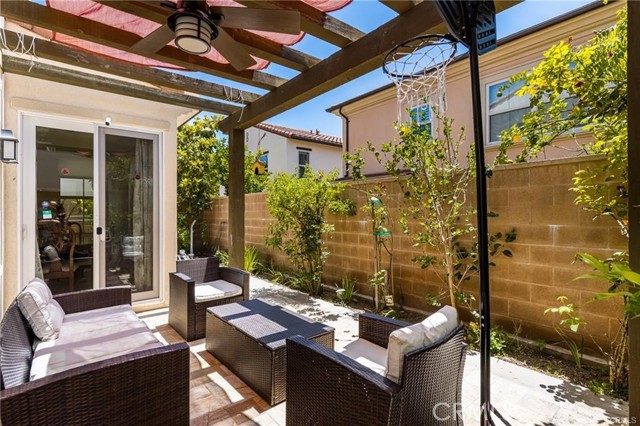 38 Larkfield, Irvine CA: https://media.crmls.org/medias/f7f11b06-d70e-4c3a-ace2-55bdf07068d3.jpg