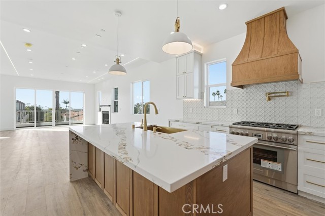 Detail Gallery Image 14 of 45 For 617 N Irena Ave #C,  Redondo Beach,  CA 90277 - 5 Beds | 3/1 Baths