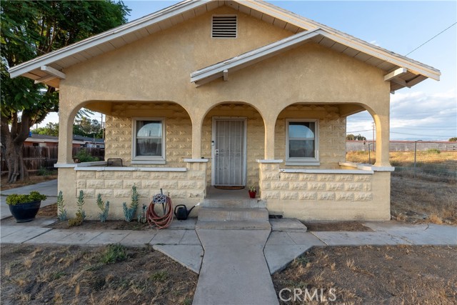 353 W L Street, Colton CA: https://media.crmls.org/medias/f7f2954d-c4da-45c4-b38f-484958454f8c.jpg