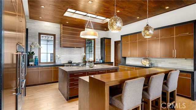 Image 3 of 69 For 2 Thomas Road