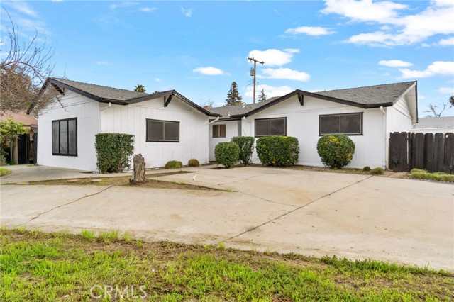 Detail Gallery Image 3 of 37 For 2738 S Fairway Ct, Visalia,  CA 93277 - 3 Beds | 2/1 Baths