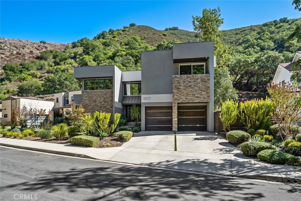 2207 San Luis Drive