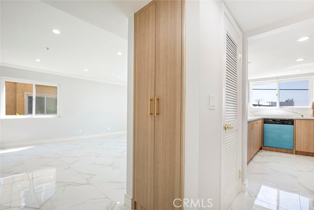 116 W Maple, Glendale CA: https://media.crmls.org/medias/f7f4323c-61f9-4ff2-874d-c97a39963eb1.jpg