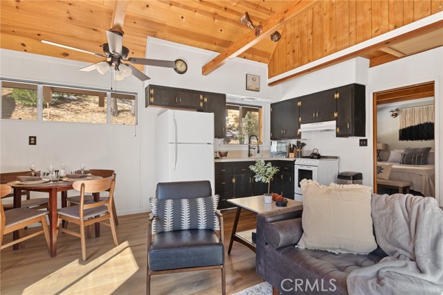 Detail Gallery Image 6 of 28 For 32903 Canyon Dr, Green Valley Lake,  CA 92341 - 2 Beds | 1 Baths