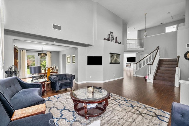 Detail Gallery Image 5 of 40 For 26426 Cardinal Dr, Canyon Country,  CA 91387 - 5 Beds | 4 Baths