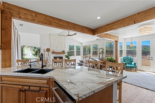 9744 Sweetwater Drive, Agua Dulce CA: https://media.crmls.org/medias/f7f56ebd-8e18-4f9e-a198-ecf1b3295905.jpg