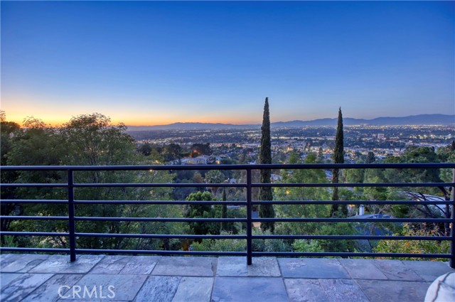 3863 Sherwood Place, Sherman Oaks CA: https://media.crmls.org/medias/f7f5c504-8e7c-43cd-8999-458c8a45f14f.jpg