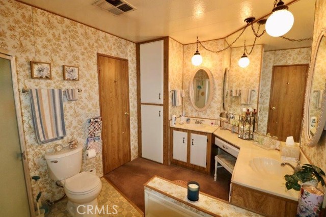 Detail Gallery Image 40 of 46 For 12726 Lake Forest Dr #25,  La Mirada,  CA 90638 - 2 Beds | 2 Baths