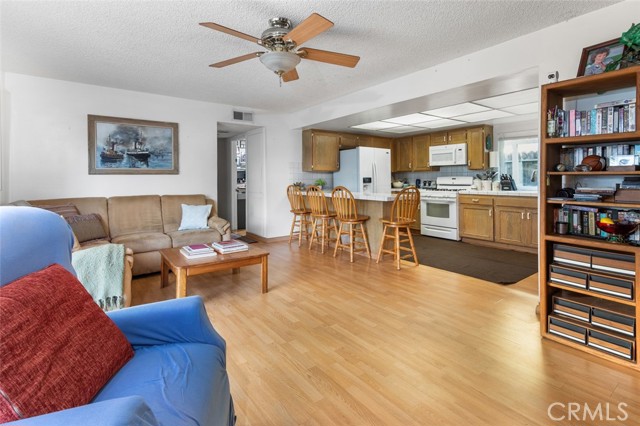 Detail Gallery Image 4 of 29 For 22754 Islamare Lane, Lake Forest,  CA 92630 - 4 Beds | 3 Baths