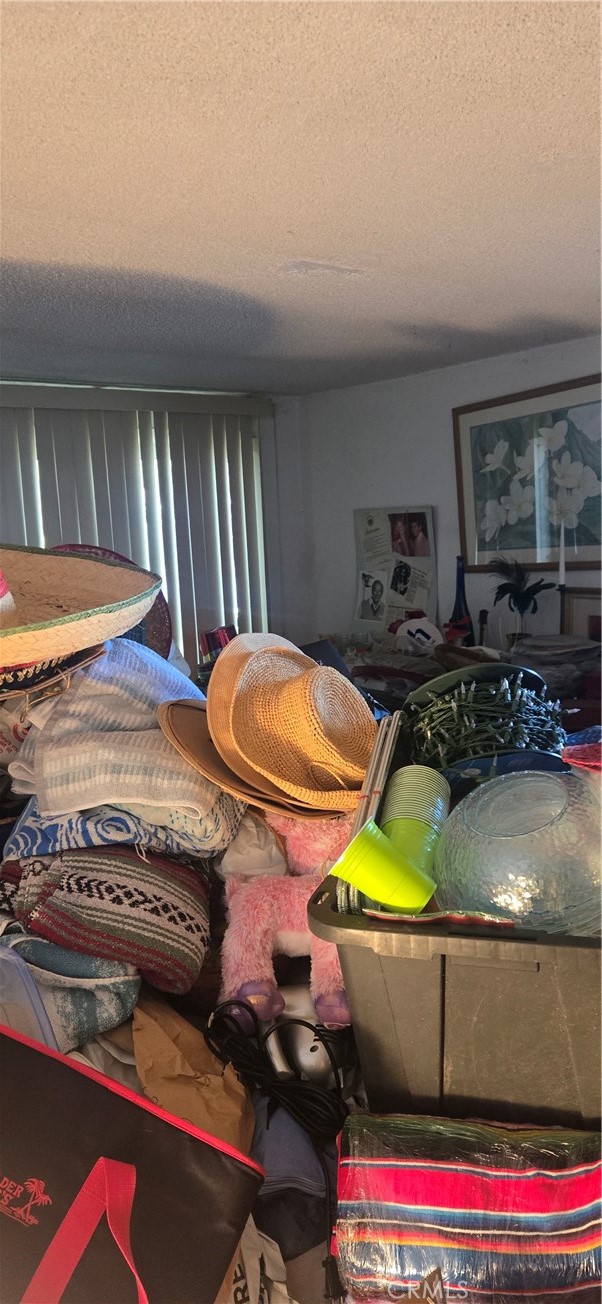 4527 Kickapoo Court, San Diego CA: https://media.crmls.org/medias/f7f6e4b3-08e6-44ed-8850-c90fef9a223a.jpg