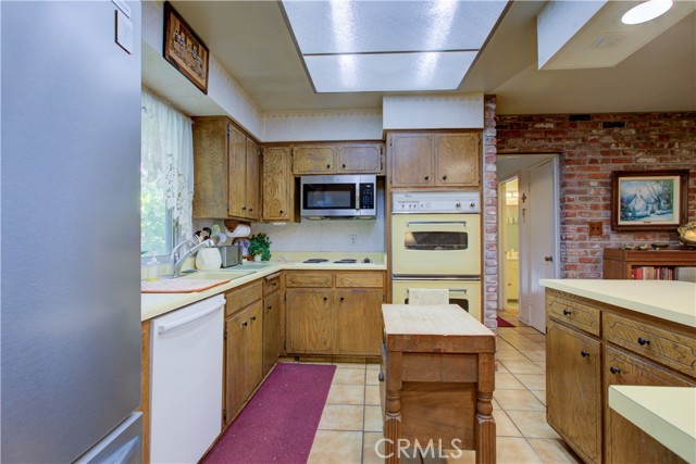 2341 Village Circle Drive, Atwater CA: https://media.crmls.org/medias/f7f76afd-d9aa-46d3-81a3-0b73ffc473d6.jpg