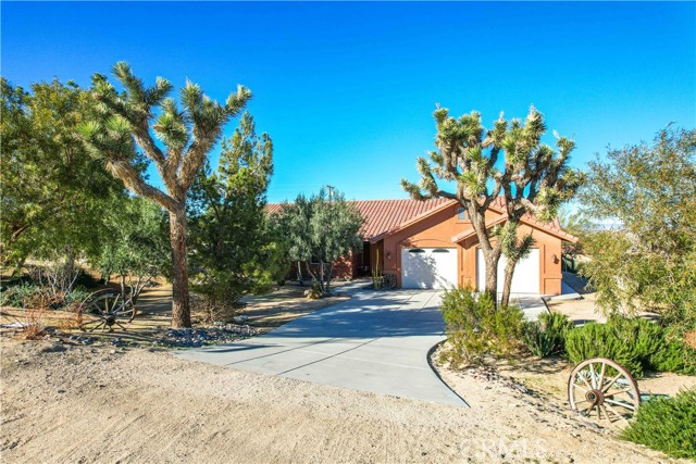 Detail Gallery Image 3 of 65 For 61218 Sandalwood Trl, Joshua Tree,  CA 92252 - 3 Beds | 2 Baths