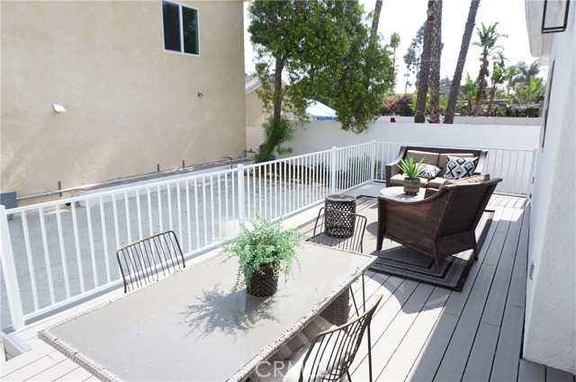 Detail Gallery Image 48 of 56 For 22131 Victory Bld, Woodland Hills,  CA 91303 - 3 Beds | 3/1 Baths