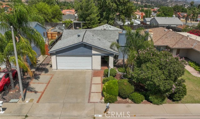 134 N Woodlake Street, Lake Elsinore CA: https://media.crmls.org/medias/f7f8654a-416b-41b5-bd46-09716312611b.jpg