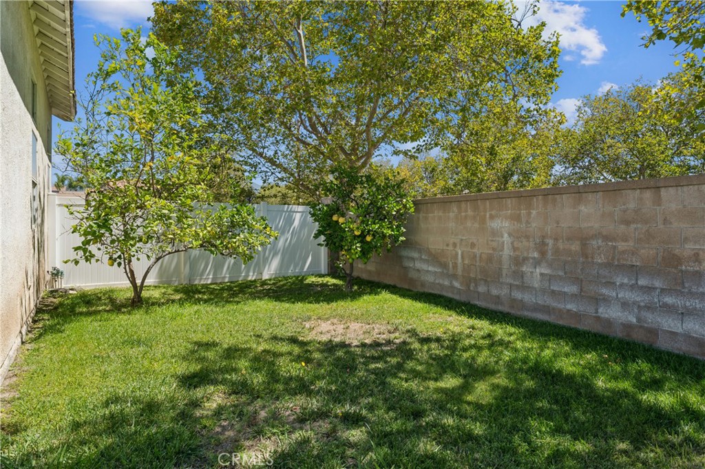 https://media.crmls.org/medias/f7f8e7b0-68ab-468e-871c-b4241f9107a3.jpg?preset=X-Large