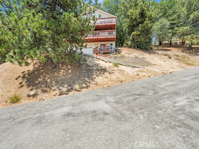 Detail Gallery Image 16 of 46 For 30134 Enchanted Way, Running Springs,  CA 92382 - 4 Beds | 3/1 Baths