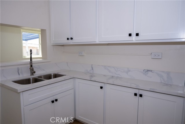 17221 Clark Avenue, Bellflower CA: https://media.crmls.org/medias/f7fa4712-90b6-41a8-ba5a-5da219a8dcef.jpg