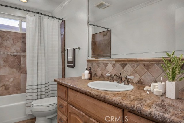 Upstairs full shared bath