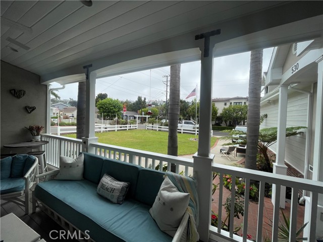 530 24th Street, Hermosa Beach CA: https://media.crmls.org/medias/f7fa8cb0-2bbe-45a0-b8b3-a05eaa5bc743.jpg