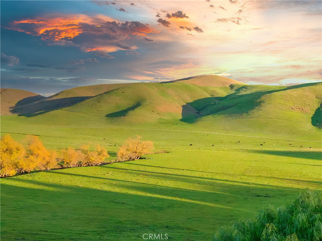 https://media.crmls.org/medias/f7fab8a4-e523-4a53-a9ac-bc64a12a5f34.jpg?preset=X-Large