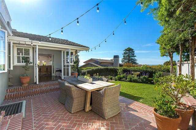 806 Emerald Bay, Laguna Beach CA: https://media.crmls.org/medias/f7fb5c40-44cf-4bac-82a3-4334e5604347.jpg