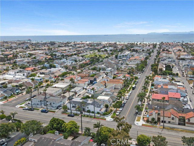 627 19th Street, Huntington Beach CA: https://media.crmls.org/medias/f7fbd5f4-cc86-44a0-bdda-c99b29d0e82b.jpg