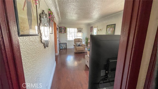 8933 Bowman Avenue, South Gate CA: https://media.crmls.org/medias/f7fc421a-224d-45fd-9057-b960876750a6.jpg