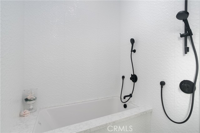 Primary Bathroom - Tub/Shower Combo