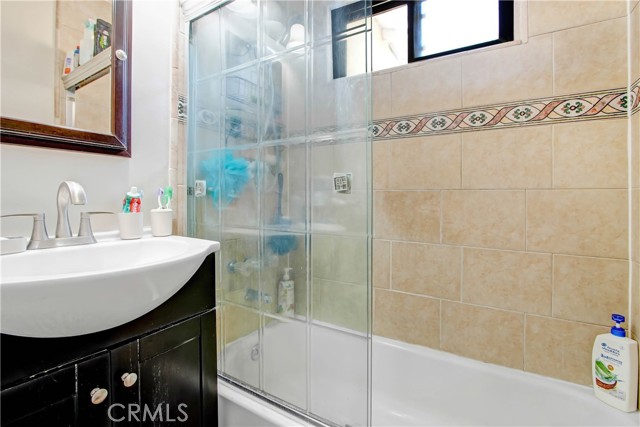 Detail Gallery Image 11 of 15 For 18003 Saticoy St, Reseda,  CA 91335 - 3 Beds | 2 Baths
