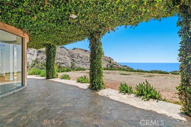 24517 Piuma Road, Malibu CA: https://media.crmls.org/medias/f7fe0a2d-749a-4738-9c31-bb60f8dbfce6.jpg