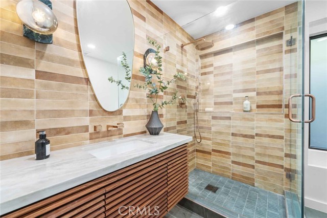 2416 Palm Avenue, Manhattan Beach CA: https://media.crmls.org/medias/f7fe1b1a-31da-43af-8c20-c3e4d6e34dad.jpg