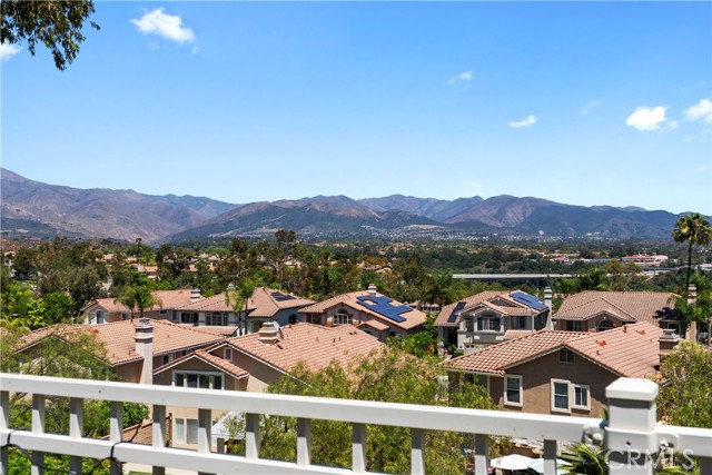 10 Via Berrendo, Rancho Santa Margarita CA: https://media.crmls.org/medias/f7fe3120-e1be-47d5-91b5-b888c46f3778.jpg