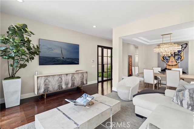412 Poinsettia Avenue, Corona del Mar CA: https://media.crmls.org/medias/f7fe3b66-8e17-4be1-b307-057115fff7c5.jpg