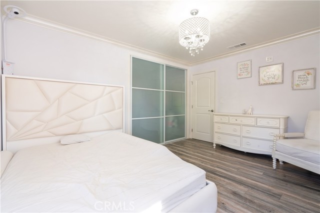 9434 Mclennan Avenue, Northridge CA: https://media.crmls.org/medias/f7fe7434-5f13-4e6d-b37c-8eaa90ded25f.jpg