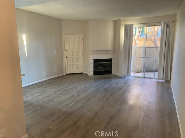 Detail Gallery Image 6 of 12 For 23839 Del Monte Dr #89,  Valencia,  CA 91355 - 1 Beds | 1 Baths